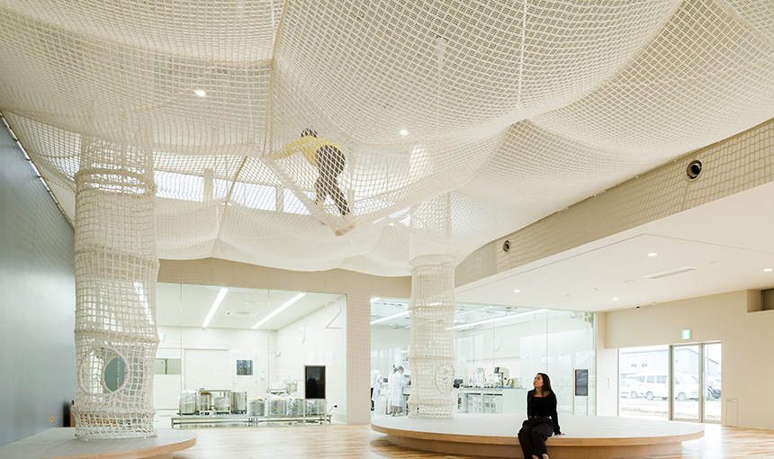 空中で子どもが遊べるジャングルネット