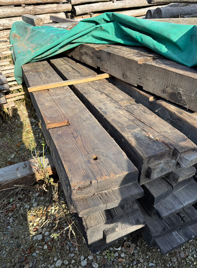 韓国の伝統的な木造建築であるハノクの古材