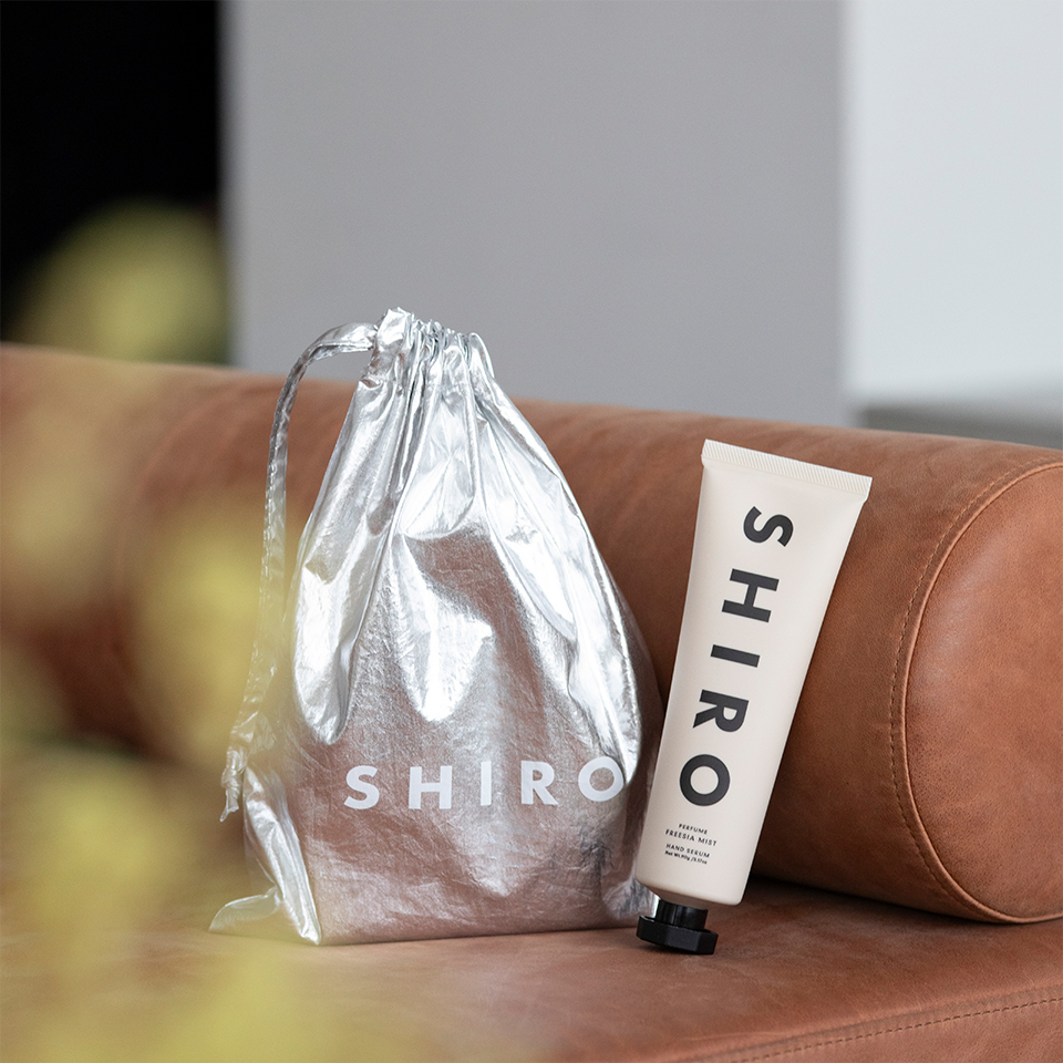 パフューム ハンド美容液＆ギフトポーチ